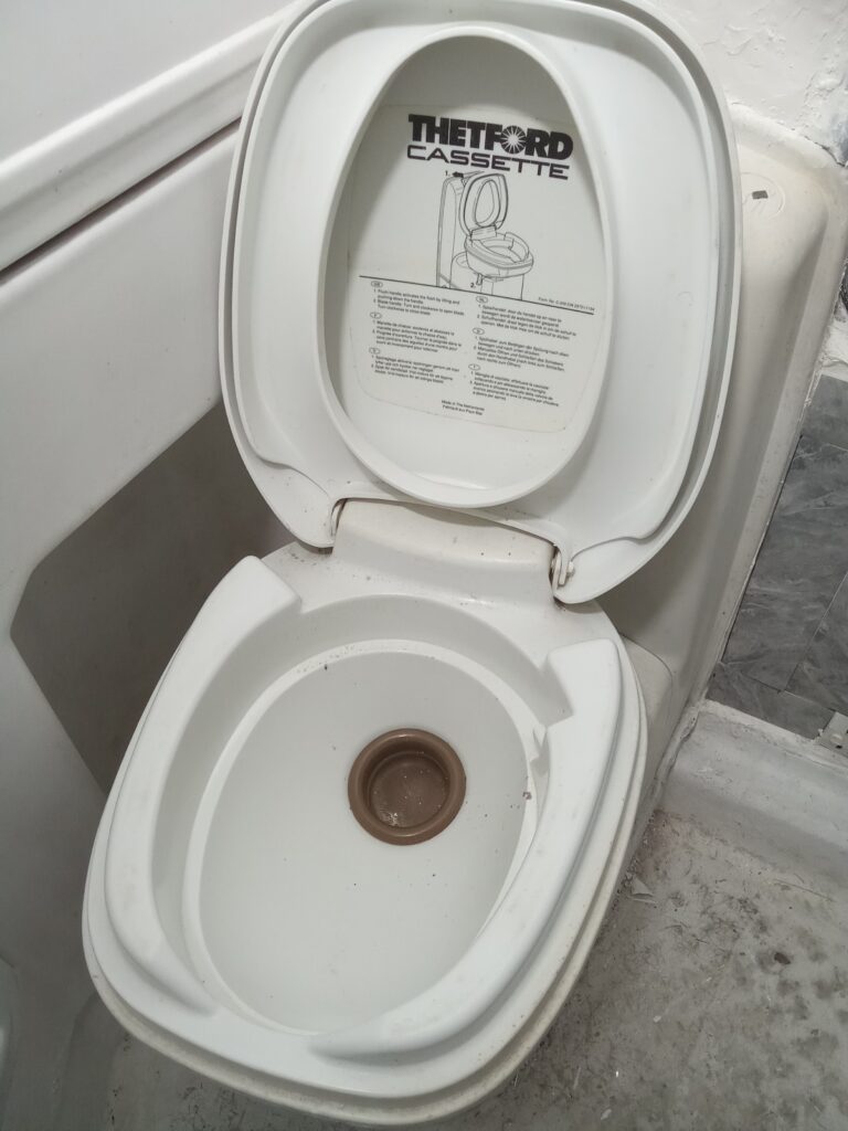 FOTO DE WC QUÍMICO Thetford VISTO DE ARRIBA