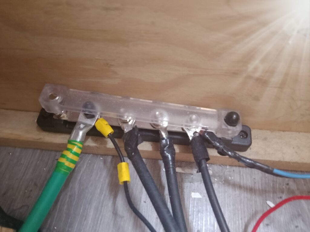 bornera de masa negativa
