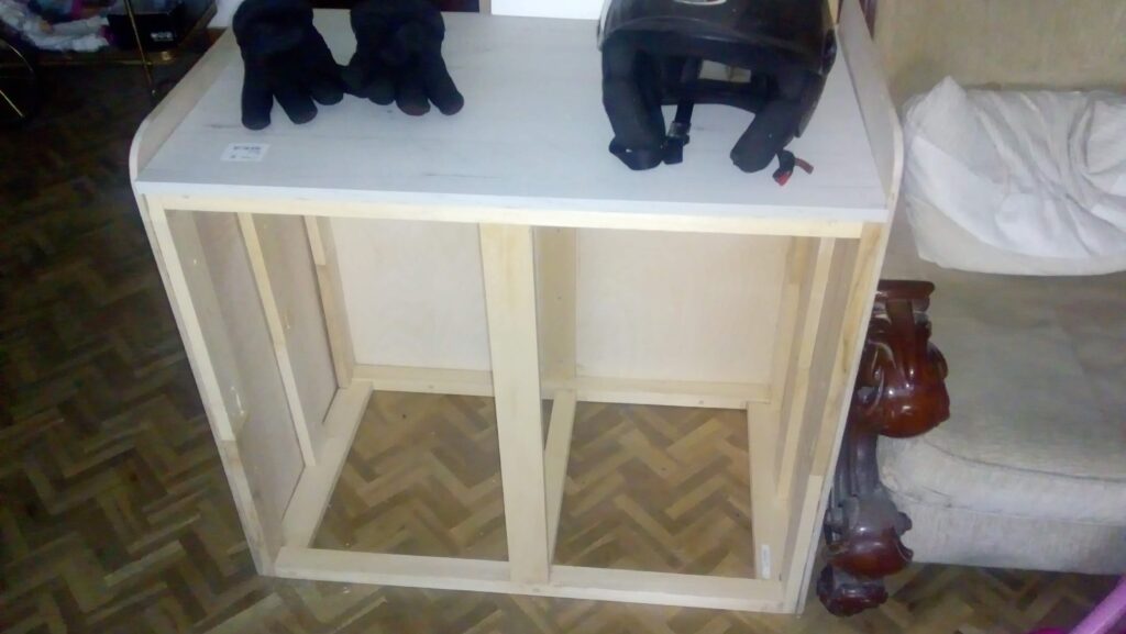 MUEBLE DE ENCIMERA-FREGADERO EN CONTSTRUCCIÓN