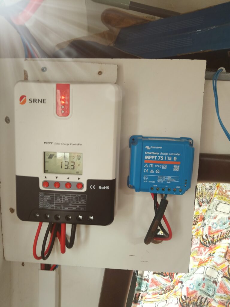 FOTO REAL DE REGULADOR SOLAR MPPT 100/40 T REGULADOR MPPT 75/15