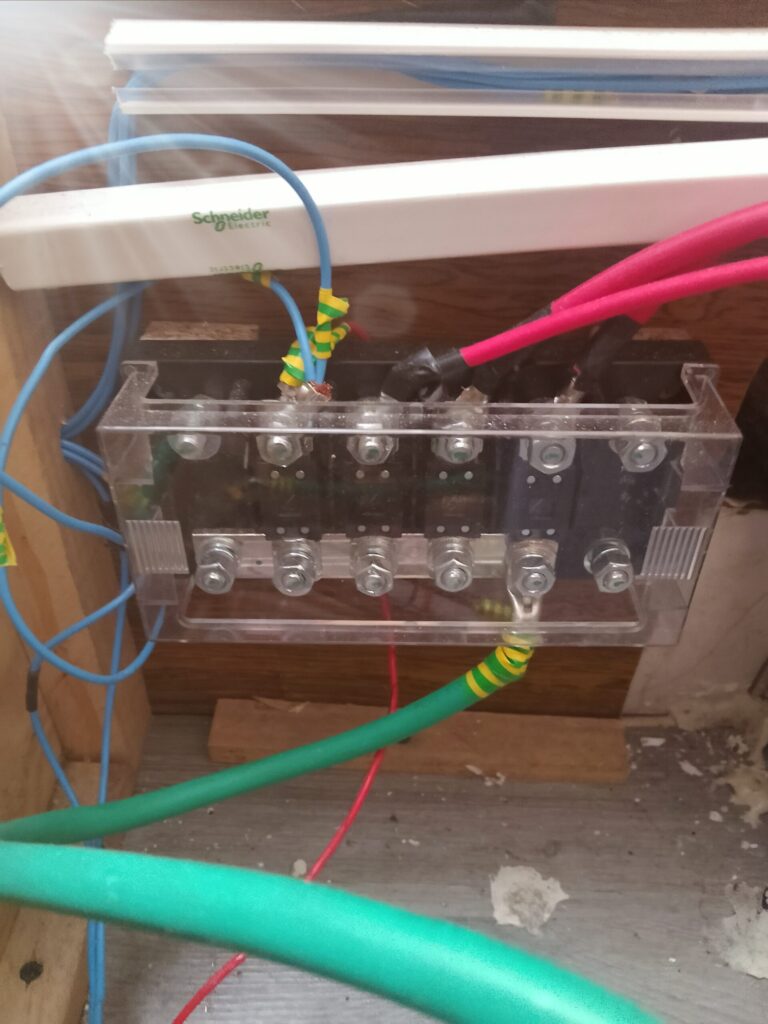 Fuse block in a motorhome electrical installation